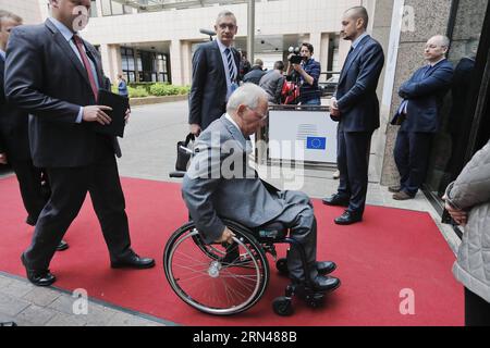 (150512) -- BRUXELLES, le 12 mai 2015 -- le ministre allemand des Finances Wolfgang Schaeuble arrive pour assister à une réunion des ministres des finances de l'Union européenne (UE) au siège de l'UE à Bruxelles, Belgique, le 12 mai 2015. Zhou Lei) BELGIQUE-UE-FINANCES ?? PUBLICATIONxNOTxINxCHN 150512 Bruxelles Mai 12 2015 les ministres allemands des Finances Wolfgang Schaeuble participent à la réunion du ministre des Finances de l'Union européenne AU siège de l'UE à Bruxelles Belgique Mai 12 2015 Zhou Lei Belgique Finances de l'UE PUBLICATIONxNOTxINxCHN Banque D'Images