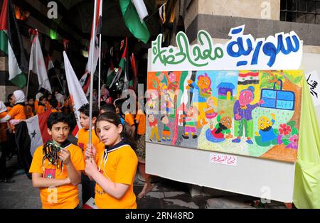 (150512) -- DAMAS, 12 mai 2015 -- des enfants syriens assistent à une exposition d'art pour enfants organisée à Khan comme ad Pacha à Damas, capitale de la Syrie, le 12 mai 2015.) SYRIA-DAMAS-CHILDREN-ART EXHIBITION Ammar PUBLICATIONxNOTxINxCHN 150512 Damas 12 2015 mai des enfants syriens assistent à l'exposition d'art pour enfants héros à Khan en tant que Pacha retraité à Damas capitale de la Syrie 12 2015 mai Syrie Damas exposition d'art pour enfants Ammar PUBLICATIONxNOTxINxCHN Banque D'Images