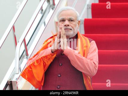 (150514) -- XI AN, le 14 mai 2015 -- le Premier ministre indien Narendra Modi arrive à Xi an, capitale de la province du Shaanxi du nord-ouest de la Chine, le 14 mai 2015. Modi est arrivé ici jeudi pour une visite officielle en Chine. ) (Wyo) CHINE-XI AN-INDIAN PM-MODI-VISITING (CN) DingxHaitao PUBLICATIONxNOTxINxCHN 150514 Xi à mai 14 2015 Premier ministres indiens Narendra modes arrive à Xi dans la capitale du nord-ouest de la Chine S Shaanxi province Mai 14 2015 modes est arrivé ici jeudi pour à la visite officielle en Chine wyo Chine Xi à l'Indien PM modes visite CN DingxHaitao PUBLICATIONxNOTxINxCHN Banque D'Images