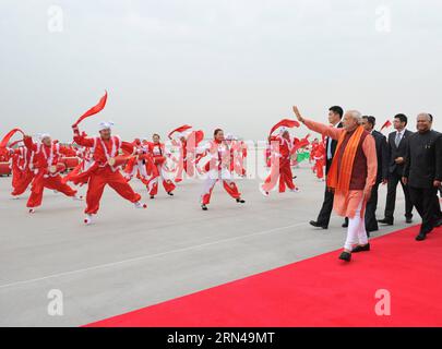 (150514) -- XI AN, le 14 mai 2015 -- le Premier ministre indien Narendra Modi arrive à Xi an, capitale de la province du Shaanxi du nord-ouest de la Chine, le 14 mai 2015. Modi est arrivé ici jeudi pour une visite officielle en Chine. ) (Wyo) CHINE-XI AN-INDIAN PM-MODI-VISITING (CN) DingxHaitao PUBLICATIONxNOTxINxCHN 150514 Xi à mai 14 2015 Premier ministres indiens Narendra modes arrive à Xi dans la capitale du nord-ouest de la Chine S Shaanxi province Mai 14 2015 modes est arrivé ici jeudi pour à la visite officielle en Chine wyo Chine Xi à l'Indien PM modes visite CN DingxHaitao PUBLICATIONxNOTxINxCHN Banque D'Images