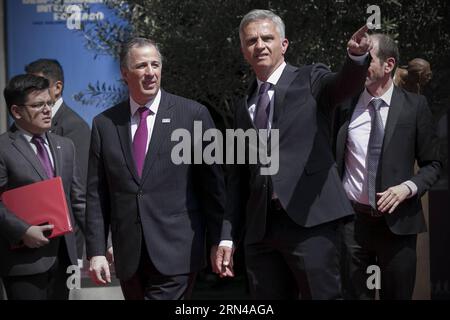 (150514) -- MEXICO, le 14 mai 2015 -- Jose Antonio Meade (2e L), ministre des Affaires étrangères du Mexique, accueille le conseiller fédéral et chef du Département fédéral des Affaires étrangères de la Suisse, Didier Burkhalter (2e R), à Mexico, capitale du Mexique, le 14 mai, 2015. Alejandro Ayala) (jg) MEXICO-MEXICO CITY-SWITZERLAND-POLITICS-VISIT e AlejandroxAyala PUBLICATIONxNOTxINxCHN 150514 Mexico City May 14 2015 Jose Antonio Meade 2nd l les ministres des Affaires étrangères du Mexique accueillent le Conseiller fédéral et Chef du Département fédéral des Affaires étrangères de la Suisse Didier Burkhalter 2nd r au Mexique CIT Banque D'Images