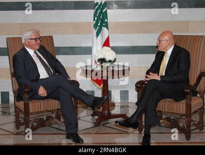 POLITIK Beirut - Aussenminister Frank Walter Steinmeier trifft sich mit Libanons Premier ministre Tammam Salam (150515) -- BEYROUTH, le 15 mai 2015 -- le ministre allemand des Affaires étrangères Frank-Walter Steinmeier (à gauche) rencontre le Premier ministre libanais Tammam Salalm à Beyrouth, Liban, le 15 mai 2015. Le ministre allemand des Affaires étrangères Frank-Walter Steinmeier en visite a noté vendredi l'énorme fardeau que le Liban supporte en raison de la question des réfugiés syriens, soulignant la nécessité de soutenir le Liban. LIBAN-BEYROUTH-ALLEMAGNE-FM-MEETING Dalatinohra PUBLICATIONxNOTxINxCHN politique Beyrouth Ministre des Affaires étrangères Frank Banque D'Images