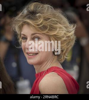 (150516) -- CANNES, 16 mai 2015 -- l'actrice italienne Margherita Buy pose dans un photocall pour le film Ma mère au 68e Festival de Cannes à Cannes, dans le sud-est de la France, le 16 mai 2015.) FRANCE-CANNES-MA MÈRE-PHOTOCALL ChenxXiaowei PUBLICATIONxNOTxINxCHN Cannes Mai 16 2015 l'actrice italienne Margherita Acheter pose dans un appel photo pour le film Ma mère AU 68e Festival de Cannes dans le sud-est de la France LE 16 2015 mai France Cannes Ma mère appel photo ChenxXiaowei PUBLICATIONxNOTxINxCHN Banque D'Images