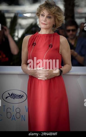(150516) -- CANNES, 16 mai 2015 -- l'actrice italienne Margherita Buy pose dans un photocall pour le film Ma mère au 68e Festival de Cannes à Cannes, dans le sud-est de la France, le 16 mai 2015.) FRANCE-CANNES-MA MÈRE-PHOTOCALL ChenxXiaowei PUBLICATIONxNOTxINxCHN Cannes Mai 16 2015 l'actrice italienne Margherita Acheter pose dans un appel photo pour le film Ma mère AU 68e Festival de Cannes dans le sud-est de la France LE 16 2015 mai France Cannes Ma mère appel photo ChenxXiaowei PUBLICATIONxNOTxINxCHN Banque D'Images