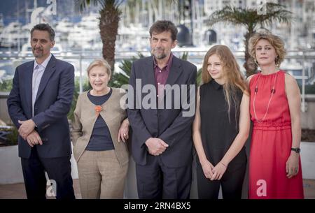 (150516) -- CANNES, 16 mai 2015 -- les acteurs posent dans un photocall pour le film Ma mère au 68e Festival de Cannes à Cannes, dans le sud-est de la France, le 16 mai 2015.) FRANCE-CANNES-MA MÈRE-PHOTOCALL ChenxXiaowei PUBLICATIONxNOTxINxCHN Cannes Mai 16 2015 les Cast Members posent dans un appel photo pour le film Ma mère AU 68e Festival de Cannes dans le sud-est de la France LE 16 2015 mai France Cannes Ma mère appel photo ChenxXiaowei PUBLICATIONxNOTxINxCHN Banque D'Images
