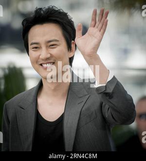 (150516) -- CANNES, 16 mai 2015 -- l'acteur sud-coréen Kim Nam-Gil pose dans un photocall pour le film The Shameless au 68e Festival de Cannes à Cannes, dans le sud-est de la France, le 16 mai 2015. FRANCE-CANNES-L'ÉHONTÉ-PHOTO ChenxXiaowei PUBLICATIONxNOTxINxCHN Cannes Mai 16 2015 l'acteur sud-coréen Kim Nam Gil pose dans un appel photo pour le film l'éhonté AU 68e Festival de Cannes dans le sud-est de la France LE 16 2015 mai France Cannes l'appel photo éhonté ChenxXiaowei PUBLICATIONxNOTxINxCHN Banque D'Images