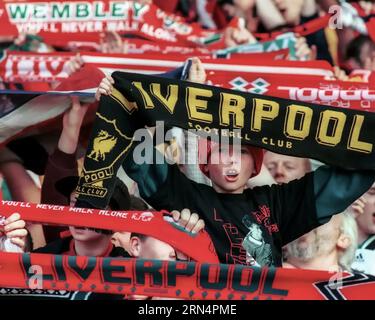 Fans à la finale de la coupe de la Ligue à Wembley entre Liverpool et Bolton Wanderers Banque D'Images