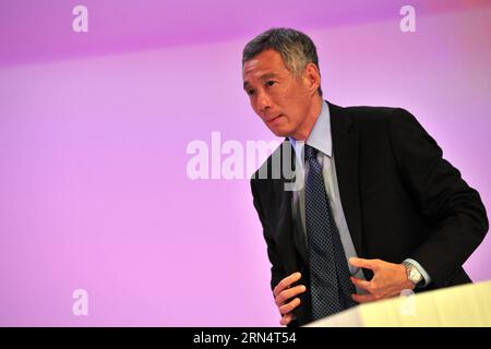 (150529) -- SINGAPOUR, le 29 mai 2015 -- le Premier ministre de Singapour, Lee Hsien Loong, prononce un discours liminaire lors du dîner d'ouverture du dialogue Shangril-la, à Singapour, le 29 mai 2015. Le 14e dialogue Shangri-la, largement reconnu comme le plus important sommet de défense et de sécurité de la région Asie-Pacifique, a débuté vendredi à Singapour. (lrz) SINGAPOUR-14E DIALOGUE SHANGRI-LA ThenxChihxWey PUBLICATIONxNOTxINxCHN 150529 Singapour Mai 29 2015 Singapour les premiers ministres Lee Hsien Loong prononce un discours liminaire au dîner d'ouverture du dialogue la à Singapour 29 2015 Mai 14e dialogue Shangri la Banque D'Images