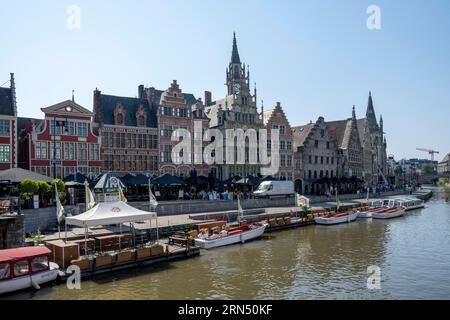 Maisons de guilde médiévale du Quai Graslei sur la rivière Leie, Gand, Flandre, Belgique Banque D'Images