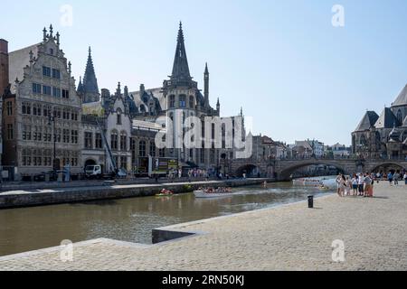 Maisons de guilde médiévale du Quai Graslei sur la rivière Leie, Gand, Flandre, Belgique Banque D'Images