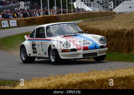 Sur trois roues sortant de Molecomb, Porsche 911 Carrera RSR 2800cc, 75 ans de Porsche, 60 ans de la 911, avec sa forme iconique la 911 a pa Banque D'Images