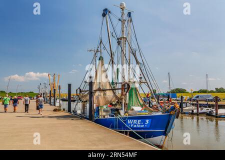 Sielhafen avec des coupeurs de crabe, Wremen, station balnéaire de la mer du Nord, Wurster côte de la mer du Nord, estuaire de Weser, Land Wursten, Basse-Saxe Mer des Wadden, Basse-Saxe. Banque D'Images