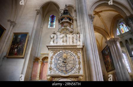 Vue intérieure de la cathédrale Saint-Jean, église Saint-Jean-Baptiste-et-Saint-Étienne, horloge astronomique, Lyon, Département Rhône, Regio Banque D'Images