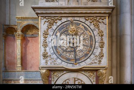 Vue intérieure de la cathédrale Saint-Jean, église Saint-Jean-Baptiste-et-Saint-Étienne, horloge astronomique, Lyon, Département Rhône, Regio Banque D'Images