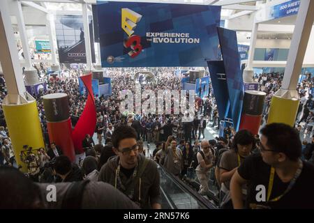 LOS ANGELES, le 16 juin 2015 -- les gens entrent pour visiter l'Electronic and Entertainment Expo (E3) au Convention Center de Los Angeles, aux États-Unis, le 16 juin 2015. ) U.S.-LOS ANGELES-IT-GAMES-E3 ZhaoxHanrong PUBLICATIONxNOTxINxCHN Los Angeles juin 16 2015 célébrités participer à l'exposition électronique et de divertissement E3 AU Convention Center de Los Angeles LES 16 2015 juin U S Los Angeles IT Games E3 ZhaoxHanrong PUBLICATIONxNOTxINxCHN Banque D'Images