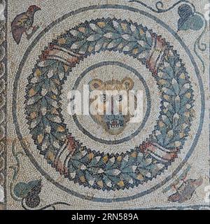 Tête de tigre, mosaïques romaines, Villa Romana del Casale, site du patrimoine mondial de l'UNESCO, Piazza Armerina, province d'Enna, Sicile, Italie Banque D'Images