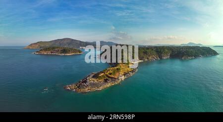 Panorama aérien du cap Phromthep au lever du soleil, Phuket, Thaïlande Banque D'Images