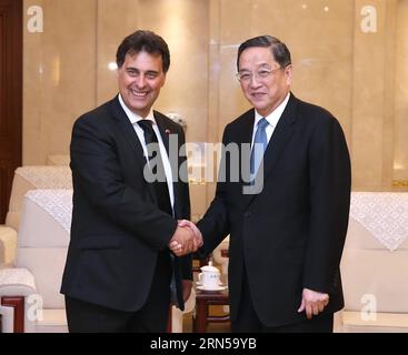 (150618) -- BEIJING, le 18 juin 2015 -- Yu Zhengsheng (R), président du Comité national de la Conférence consultative politique du peuple chinois (CCPPC), rencontre Mitja Bervar, présidente du Conseil national de la chambre haute de Slovénie, à Beijing, capitale de la Chine, le 18 juin 2015. (zkr) CHINA-YU ZHENGSHENG-SLOVENIA-BERVAR-MEETING(CN) PangxXinglei PUBLICATIONxNOTxINxCHN 150618 Beijing juin 18 2015 Yu Zheng Sheng r Président du Comité national des célébrités chinoises Conférence consultative politique de la CPPCC rencontre Mitja Président du Conseil national de la Chambre haute de Slovénie en Banque D'Images