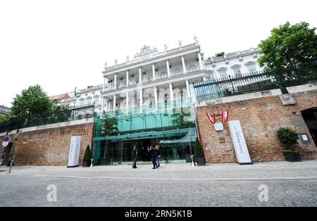 (150627) -- VIENNE, le 27 juin 2015 -- l'hôtel Palais Coburg, où se tient la réunion des pourparlers sur le nucléaire iranien, se tient à Vienne, Autriche, le 27 juin 2015.) (djj) AUSTRIA-VIENNA-IRAN-NUCLEAR-TALKS QianxYi PUBLICATIONxNOTxINxCHN 150627 Vienne juin 27 2015 l'hôtel Palais Coburg où SE tient la réunion Iran Nuclear Talks EST Hero IS Lakes à Vienne Autriche juin 27 2015 djj Autriche Vienne Iran Nuclear Talks QianxYi PUBLICATIONxNOTxINxCHN Banque D'Images