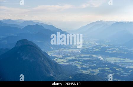 Ambiance du soir vue de Scheffauer la vallée de l'Inn avec la rivière Inn, Kitzbuehler Alpes, Tyrol, Autriche Banque D'Images