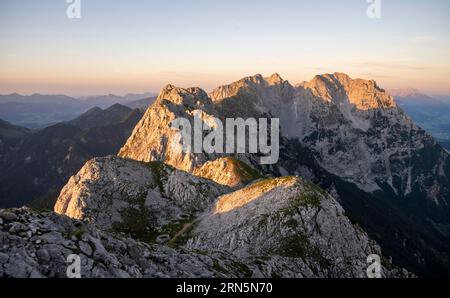 Ambiance du soir vue de Scheffauer sur Kaisergebirge, Wilder Kaiser, Kitzbuehler Alpes, Tyrol, Autriche Banque D'Images