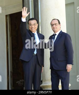 (150630) -- PARIS, le 30 juin 2015 -- le premier ministre chinois Li Keqiang (à gauche) rencontre le président français François Hollande à Paris le 30 juin 2015. (Zwx) RÉUNION DES PREMIERS MINISTRES FRANCO-CHINOIS LixXueren PUBLICATIONxNOTxINxCHN 150630 Paris juin 30 2015 le Premier ministre chinois a quitté Keqiang l rencontre avec le président français François Hollande à Paris juin 30 2015 zwx France Réunion des premiers ministres chinois LixXueren PUBLICATIONxNOTxINxCHN Banque D'Images