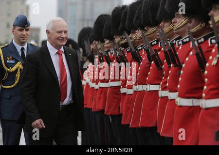 (150701) -- OTTAWA, le 1 juillet 2015 -- le gouverneur général du Canada, David Johnston, inspecte la Garde de cérémonie pendant les festivités de la fête du Canada sur la Colline du Parlement à Ottawa, Canada, le 1 juillet 2015.) CANADA-OTTAWA-CANADAY DAY-CELEBRATIONS DavidxKawai PUBLICATIONxNOTxINxCHN 150701 Ottawa le 1 2015 juillet le gouverneur général du Canada David Johnston inspecte la Garde de cérémonie pendant les festivités de la fête du Canada SUR la Colline du Parlement à Ottawa Canada LE 1 2015 juillet Canada Ottawa fête du Canada DavidxKawai PUBLICATIONxNOTxINxCHN Banque D'Images