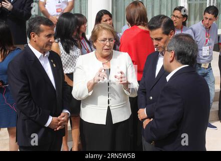 Le président péruvien Ollanta Humala (1e L), la présidente chilienne Michelle Bachelet (2e L) et le président mexicain Enrique Pena Nieto (2e R), se rencontrent dans le cadre du 10e Sommet de l’Alliance du Pacifique, à Paracas, Pérou, le 3 juillet 2015. Luis Camacho) (jg) SOMMET DE L'ALLIANCE PÉROU-PARACAS-PACIFIQUE e LuisxCamacho PUBLICATIONxNOTxINxCHN Président péruvien Ollanta Humala 1e l la Présidente chilienne Michelle Bachelet 2e l et le Président MEXICAIN Enrique Pena Nieto 2e r se rencontrent dans LE CADRE du 10e Sommet de l'Alliance Pacifique à Paracas Pérou LE 3 2015 juillet Luis Camacho JG Pérou Paracas Pacific sommet de l'Alliance e Banque D'Images