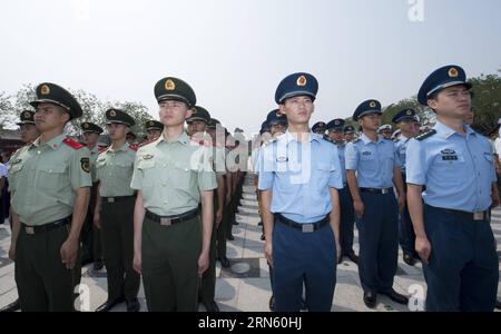 (150707) -- BEIJING, le 7 juillet 2015 -- des représentants de soldats assistent à la cérémonie d'ouverture de l'exposition Grande victoire, contribution historique, pour marquer le 78e anniversaire du début de la guerre de résistance du peuple chinois contre l'agression japonaise, à Beijing, capitale de la Chine, le 7 juillet 2015. )(MCG) CHINA-BEIJING-ANTI-JAPANESE WAR-78E ANNIVERSAIRE-EXPOSITION (CN) WangxYe PUBLICATIONxNOTxINxCHN 150707 Beijing juillet 7 2015 des représentants des soldats assistent à la cérémonie d'ouverture de la Grande victoire exposition de contribution historique pour marquer le 78e anniversaire du début des célébrités chinoises S. Banque D'Images