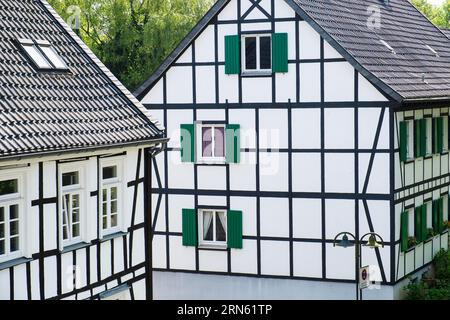 Maisons à colombages dans le Bergisches Land, Haan Gruiten, Allemagne Banque D'Images