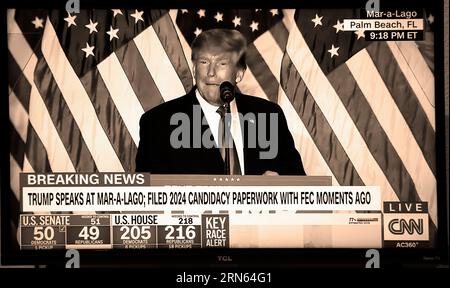 Une capture d'écran de CNN TV, colorisée numériquement, montrant l'ancien président américain Donald Trump annonçant sa candidature pour un second mandat en tant que président américain. Banque D'Images