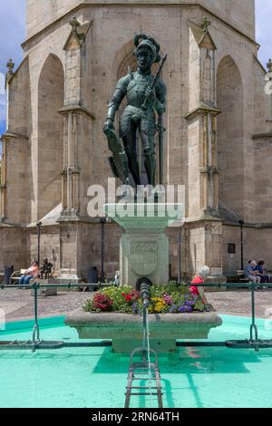 La fontaine du marché en face de l'église protestante de la ville, Balingen, Baden-Wuerttemberg, Allemagne Banque D'Images