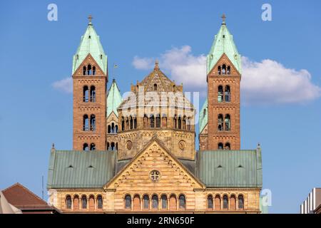 Partie supérieure avec toit et tours le Kaiserdom zu Speyer également appelé Speyerer Dom ou Domkirche St. Maria und St. Stephan, est un Roman roman Banque D'Images