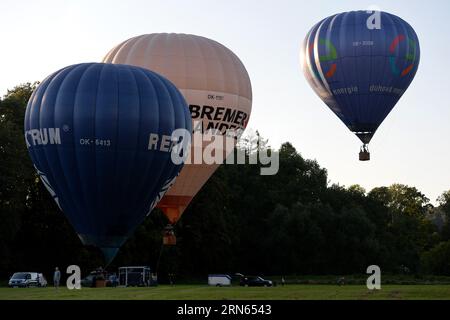 Ceska Skalice, République tchèque. 31 août 2023. Une collection des 32 montgolfières qui participent à Ceska Skalice, ville près de Nachod (150 kilomètres au nord de Prague) en République tchèque, alors que les montgolfières de la République tchèque se réunissent pour ce qui est le plus grand événement de montgolfière de cette année en République tchèque. (Image de crédit : © Slavek Ruta/ZUMA Press Wire) USAGE ÉDITORIAL SEULEMENT! Non destiné à UN USAGE commercial ! Banque D'Images