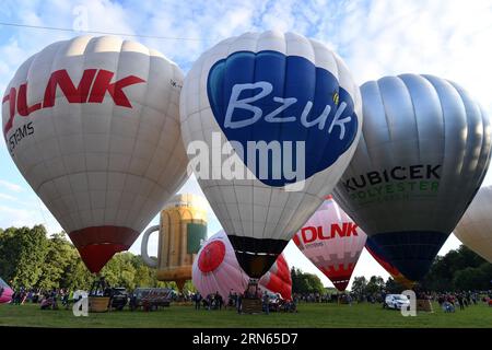 Ceska Skalice, République tchèque. 31 août 2023. Une collection des 32 montgolfières qui participent à Ceska Skalice, ville près de Nachod (150 kilomètres au nord de Prague) en République tchèque, alors que les montgolfières de la République tchèque se réunissent pour ce qui est le plus grand événement de montgolfière de cette année en République tchèque. (Image de crédit : © Slavek Ruta/ZUMA Press Wire) USAGE ÉDITORIAL SEULEMENT! Non destiné à UN USAGE commercial ! Banque D'Images