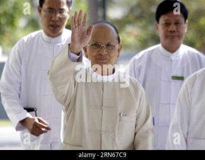 (150714) -- YANGON, 14 juillet 2015 -- une photo prise le 12 janvier 2015 montre le président du Myanmar U Thein sein (C) arrivant à la réunion avec des dirigeants des forces politiques au Palais présidentiel à Nay Pyi Taw, Myanmar. Le président du Myanmar U Thein sein n'a pas encore décidé s'il participera aux prochaines élections générales prévues pour le 8 novembre pour demander la réélection de la présidence, le bureau du président a déclaré à Xinhua le 14 juillet 2015. MYANMAR-YANGON-PRESIDENT-GENERAL ELECTION UxAung PUBLICATIONxNOTxINxCHN 150714 Yangon juillet 14 2015 fichier la photo prise LE 12 2015 janvier montre le Président du Myanmar Banque D'Images