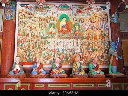 Nahan ou des figures de disciple de Bouddha dans la salle de prière, Baekyangsa ou Baegyangsa Temple dans le parc national de Naejangsan, temple principal de l'ordre de Jogye Banque D'Images