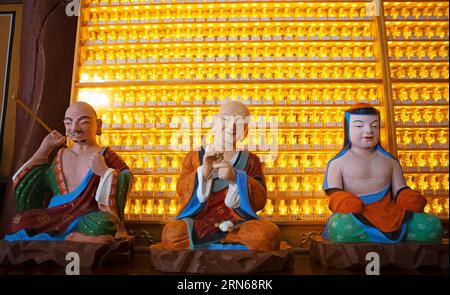 Nahan ou des figures de disciple de Bouddha dans la salle de prière, Baekyangsa ou Baegyangsa Temple dans le parc national de Naejangsan, temple principal de l'ordre de Jogye Banque D'Images