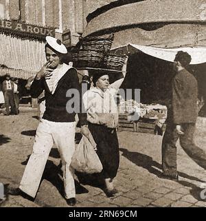 A typical scene on the quay at Marseilles with sailor, France 1939 - Une scène typique sur le quai de Marseille avec un marin, France 1939 Stock Photo