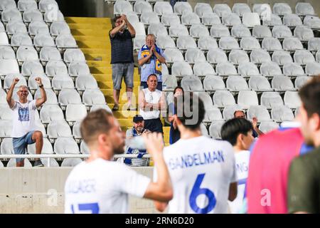 Strovolos, Chypre. 31 août 2023. Les supporters de Gand célèbrent après avoir remporté un match de football entre le Cypriote APOEL FC et la Belge KAA Gent, jeudi 31 août 2023 à Strovolos, Chypre, la manche de retour du match de play-off pour la compétition UEFA Europa Conference League. BELGA PHOTO GEORGE CHRISTOPHOROU crédit : Belga News Agency/Alamy Live News Banque D'Images