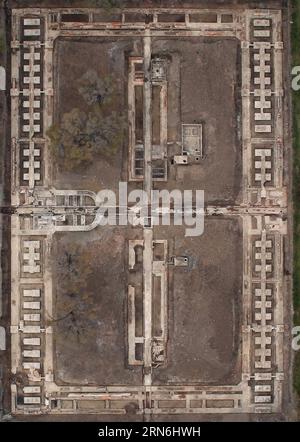 (150729) -- HARBIN, 29 juillet 2015 -- une photo prise le 17 octobre 2014 montre une vue à vol d'oiseau d'un laboratoire bactérien et d'une prison utilisés pour héberger des personnes pour des expériences biologiques du célèbre quartier général de l'unité 731 du Japon à Harbin, dans la province du Heilongjiang du nord-est de la Chine. Des fosses d incinération et des traces d explosifs laissées par les envahisseurs japonais détruisant des preuves ont été trouvées sur les restes du célèbre quartier général de l unité 731 à Harbin. Les nouvelles découvertes faisaient partie d'une opération visant à détruire un laboratoire de bactéries et à brûler des installations expérimentales sur le site. L'unité 731 était un produit biologique et chimique top secret Banque D'Images