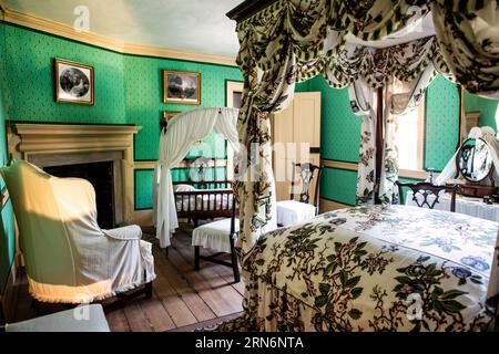 Mt VERNON, Alexandria, va — chambres décorées dans un style d'époque au Mt. Vernon. La demeure historique de George Washington, le premier président des États-Unis, est préservée à Alexandrie. Ce domaine emblématique met en valeur la vie et l'héritage de Washington et reste un symbole durable du leadership et du patrimoine américains. Banque D'Images