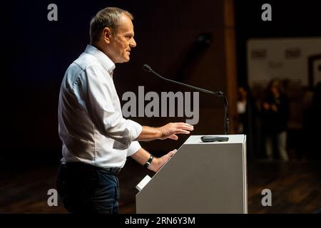 Gdansk, Pologne. 31 août 2023. Donald Tusk vu lors de la réunion du mouvement gouvernemental local «Oui pour la Pologne» au Centre européen de solidarité à Gdansk. Crédit : SOPA Images Limited/Alamy Live News Banque D'Images