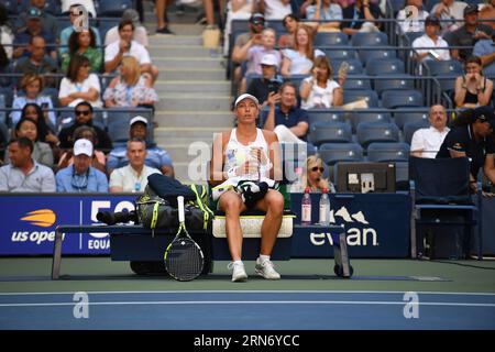 New York, États-Unis. 31 août 2023. La Belge Yanina Wickmayer réagit lors d'un match de tennis entre la Belge Wickmayer et l'American Keys, au deuxième tour du simple féminin de l'US Open Grand Chelem 2023 à New York, USA, le jeudi 31 août 2023. BELGA PHOTO TONY BEHAR crédit : Belga News Agency/Alamy Live News Banque D'Images