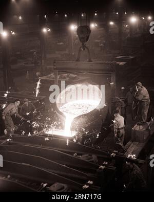 1960s POURING MOLTEN IRON FROM LADLE INTO CASTINGS IN AN IRON FOUNDRY DONORA PA US - i4499 HAR001 HARS EMPLOYMENT OCCUPATIONS CRUCIBLE MOLD INFRASTRUCTURE CASTING EMPLOYEE COOPERATION MID-ADULT MID-ADULT MAN BLACK AND WHITE CAUCASIAN ETHNICITY HAR001 LABORING OLD FASHIONED Stock Photo