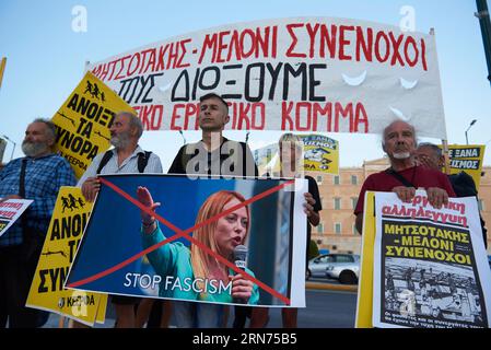 Athènes, Grèce. 31 août 2023. Les gauchistes tiennent des pancartes et des banderoles et crient des slogans contre le fascisme et Giorgia Meloni. Une manifestation a eu lieu devant le Parlement grec à l'occasion de la visite du Premier ministre italien Giorgia Meloni. (Image de crédit : © Nikolas Georgiou/ZUMA Press Wire) USAGE ÉDITORIAL SEULEMENT! Non destiné à UN USAGE commercial ! Banque D'Images