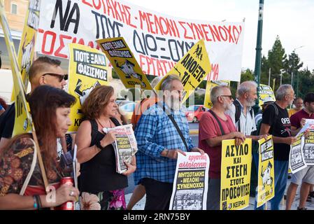 Athènes, Grèce. 31 août 2023. Les gauchistes tiennent des pancartes et des banderoles et crient des slogans contre le fascisme et Giorgia Meloni. Une manifestation a eu lieu devant le Parlement grec à l'occasion de la visite du Premier ministre italien Giorgia Meloni. (Image de crédit : © Nikolas Georgiou/ZUMA Press Wire) USAGE ÉDITORIAL SEULEMENT! Non destiné à UN USAGE commercial ! Banque D'Images