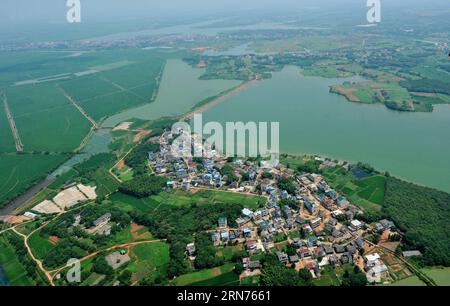 POYANG, 19 août 2015 -- la photo prise le 19 août 2015 montre une vue aérienne d'une zone près du lac Poyang, le plus grand lac d'eau douce de Chine, dans le comté de Poyang, dans la province de Jiangxi de l'est de la Chine.) (wf) CHINA-JIANGXI-POYANG LAKE (CN) ZhuoxZhongwei PUBLICATIONxNOTxINxCHN Poyang août 19 2015 photo prise LE 19 2015 août montre à la zone près du lac Poyang Chine S plus grand lac d'eau douce dans le comté de Poyang est Chine S Jiangxi province WF Chine Jiangxi Poyang Lac CN ZhuoxZhongwei PUBLICATIONxNOTN Banque D'Images