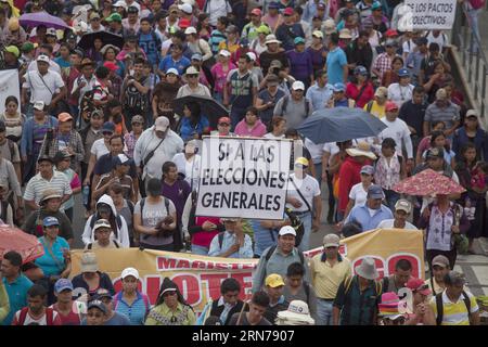 (150827) -- GUATEMALA CITY, des enseignants manifestent dans les rues de Guatemala City, au Guatemala le 26 août 2015. Les enseignants guatémaltèques ont exigé des améliorations dans le recrutement des enseignants, car un scandale de corruption a déclenché des manifestations de masse au Guatemala. Luis Echeverria) GUATEMALA-GUATEMALA CITY-MANIFESTATION e LuisxEcheverria PUBLICATIONxNOTxINxCHN 150827 des enseignants de Guatemala City manifestent dans les rues de Guatemala City au Guatemala LE 26 2015 août, des enseignants guatémaltèques ont exigé des améliorations dans le recrutement des enseignants car un scandale de corruption a déclenché une manifestation de masse à Guatemala lui Banque D'Images