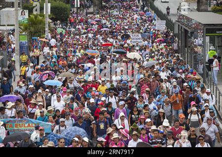 (150827) -- GUATEMALA CITY, des enseignants manifestent dans les rues de Guatemala City, au Guatemala, le 26 août 2015. Les enseignants guatémaltèques ont exigé des améliorations dans le recrutement des enseignants, car un scandale de corruption a déclenché des manifestations de masse au Guatemala. Luis Echeverria) GUATEMALA-GUATEMALA CITY-MANIFESTATION e LuisxEcheverria PUBLICATIONxNOTxINxCHN 150827 des enseignants de Guatemala City manifestent dans les rues de Guatemala City au Guatemala LE 26 2015 août, des enseignants guatémaltèques ont exigé des améliorations dans le recrutement des enseignants car un scandale de corruption a déclenché une manifestation de masse à Guatemala lu Banque D'Images